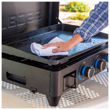 Pit Boss Portable Gas Ultimate Plancha:  3 Burner with Cart (30mb, with Manifold kit)